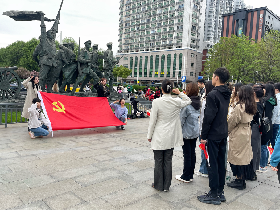 我院35名青年研究生代表清明节赴辛亥革命博物馆等地开展主题党建活动